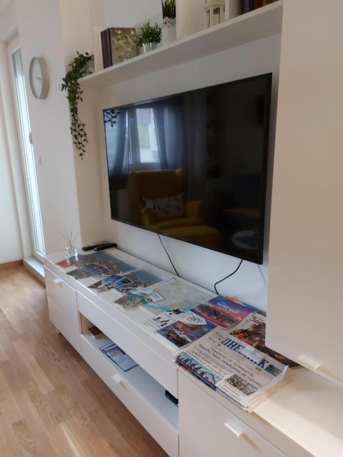 Center Firefly Gardens Apartment Novi Sad Exterior foto