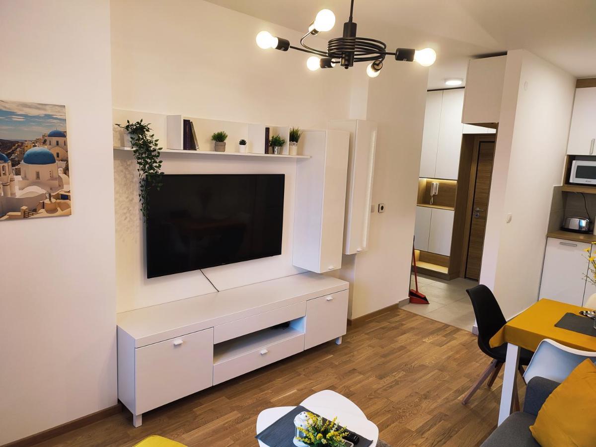 Center Firefly Gardens Apartment Novi Sad Exterior foto