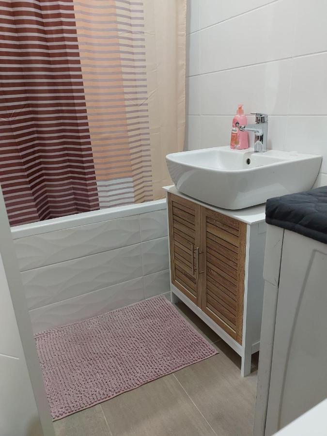 Center Firefly Gardens Apartment Novi Sad Exterior foto